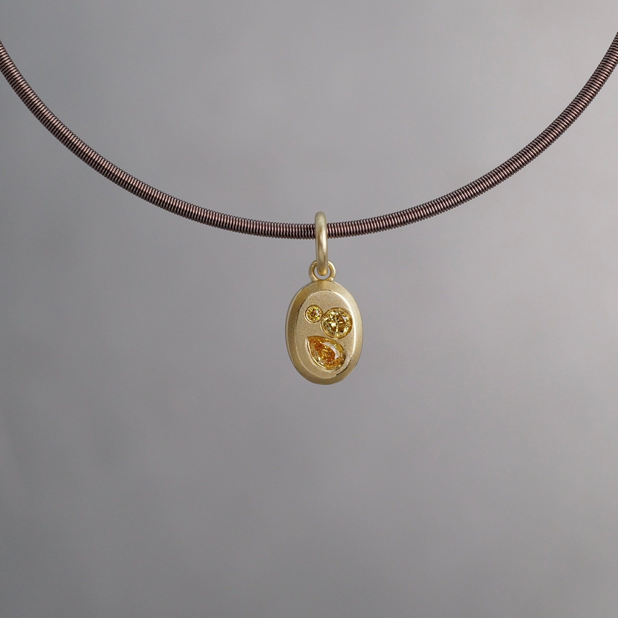 18K Yellow Gold Yellow Diamond Pear Cut 0.08ct & Round Cut 0.06ct Diamond Sun Tag