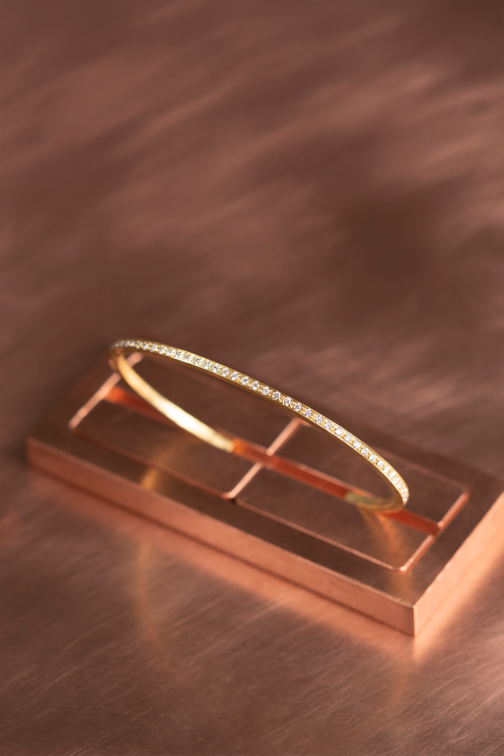 Hand-Drawn Diamond Bangle with Hammermark in 18K Gold