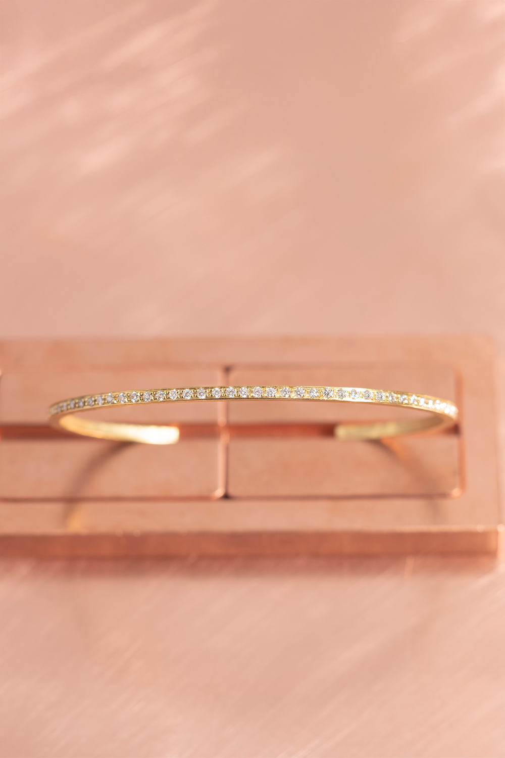 Hand-Drawn Diamond Bangle with Hammermark in 18K Gold
