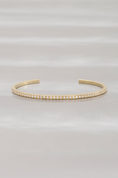 Hand-Drawn Diamond Bangle with Hammermark in 18K Gold