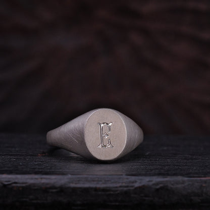 橢圓字母紋章戒指