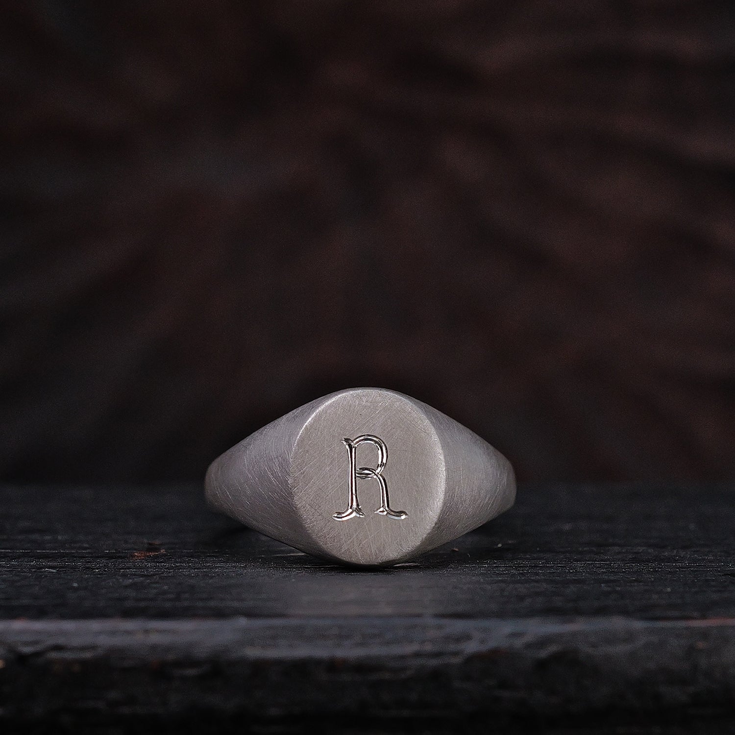 橢圓字母紋章戒指