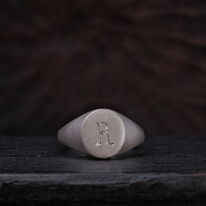 橢圓字母紋章戒指